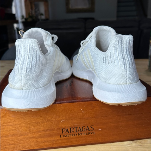 Adidas Men’s Sz 9 1/2 RUNNING-INSPIRED STYLE MEETS GO-ANYWHERE COMFORT. NWOT - Picture 5 of 8